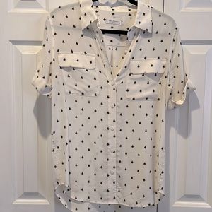 Equipment Womens Bee Print Silk Button Down Shirt Size Small Short Sleeve